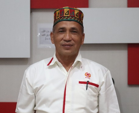 Alm Kamaruddin Abubakar atau Abu Razak, mendapat gelar Perkada Alam dari Wali Nanggroe Aceh. (Foto/Ist)